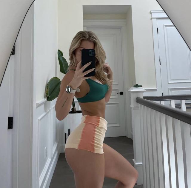 I'm available for hook up service for both incall and outcall service I offer full service whatsapp: 2136623770