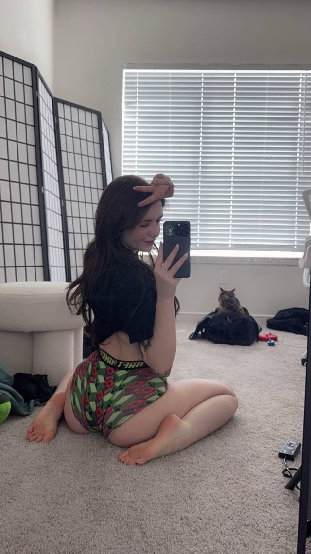 Hi 👋 it’s Megan and I am down to have my cheeks clapped 🤭🍑💦🍆