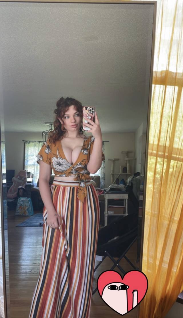 HMU if you’re down to hookup ... Ask for my rates!! Hmu on my cell or WhatsApp  (571-320-8960)