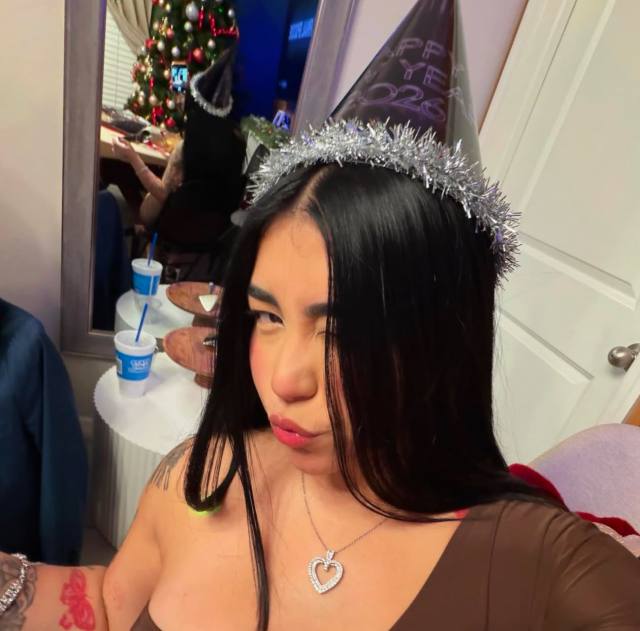 OPEN MINDED , GENUINE,KIND  AND OPEN FOR A SERIOUS RELATIONSHIP.