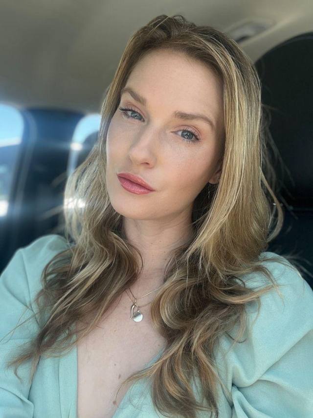 Single, honest, and rebuilding my life. I’m between places right now, but I value respect, real connection, and moving forwar