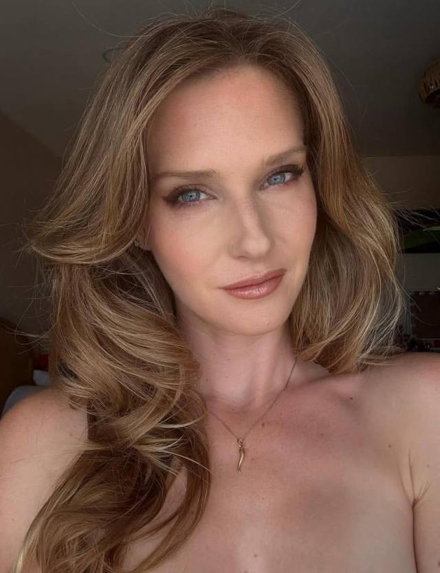 Single, honest, and rebuilding my life. I’m between places right now, but I value respect, real connection, and moving forwar