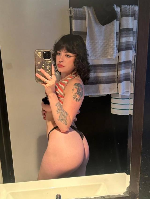 Available for both incall and outcall service Sell nasty video🍑🍑💦