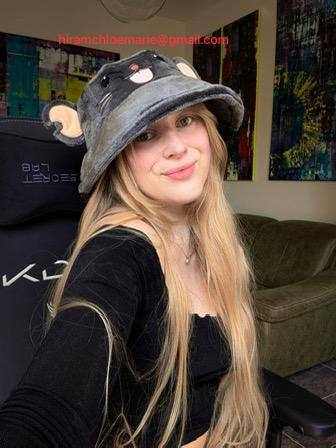 Book a session with Chloemarie