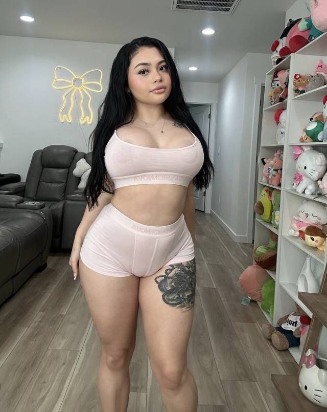 I’m female escort available for hookup and I sell my hot nudes and videos