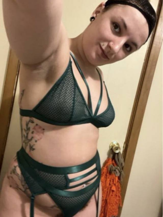 I’M VERY MUCH AVAILABLE FOR HOOKUP.I DO MEETUPS, MASSAGE ,420 FRIENDLY AND I ALSO LOVE TO PARTY 😘