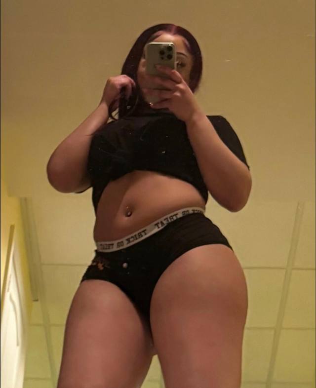 ’m just a lonely woman looking for a little company and attention when things get quiet at home. Donations are usually just a