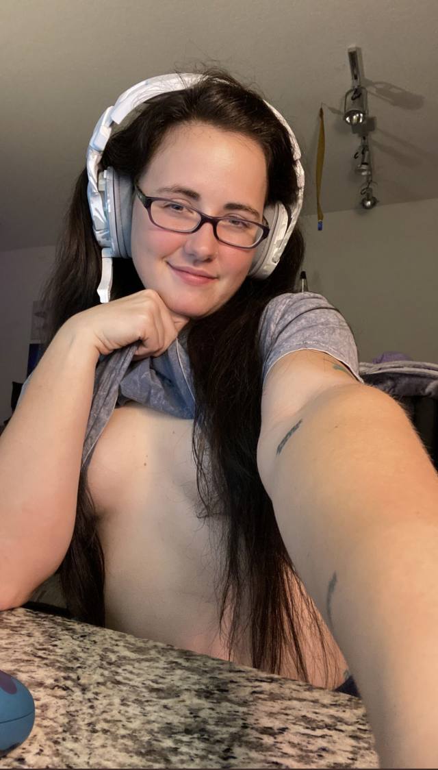 I’m here for Nuru body massage therapist and sex hmu I charge let’s have fun 😋😋