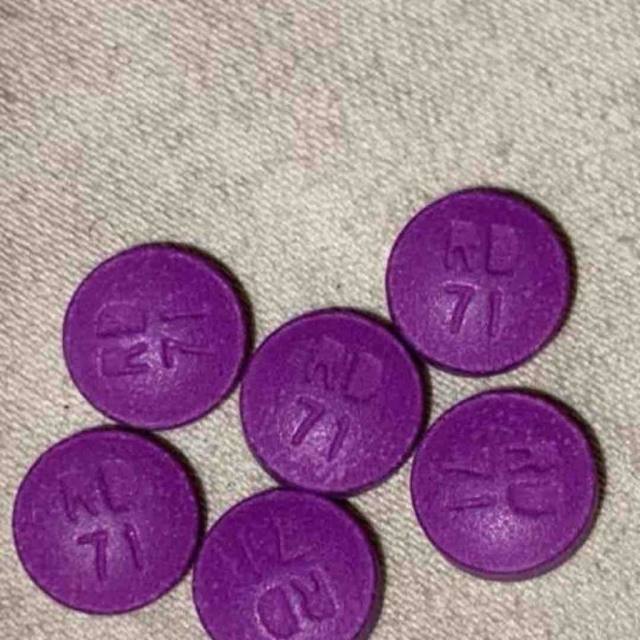 AM AVAILABLE FOR HOOK UP & PARTY FAVORS