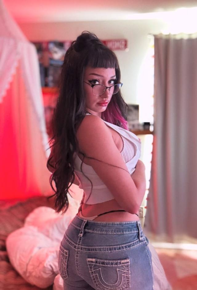 I’M VERY MUCH AVAILABLE TONIGHT FOR HOOKUP. I DO MEETUPS,MASSAGES,SELL KINDS OF DRUGS,PILLS AND WEED