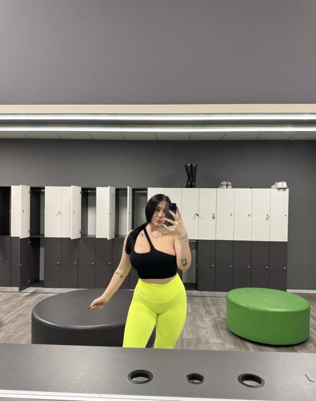 35years old sexy lady seeking fun and some good sex get paid incall or Outcall and a NURU MASSAGE therapist NURU Massage Full