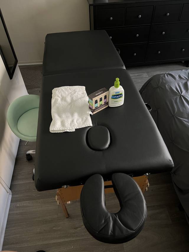 YOUNG MALE MASSEUSE  💆🏻‍♂️ FULL BODY MASSAGE  ✨ M4M  📲818-839-1055