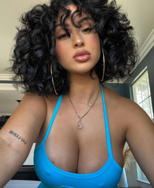 Hi sweetie A professional massage therapist with 4 years experience. Available for all type of massage,both your place and my