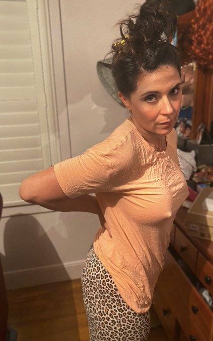 Independent hot 🥵 mom available for 😍 Massage Therapist🔥🔥Nuru Body Massage😋For a limited time🔥🥵 WhatsApp:5737895218