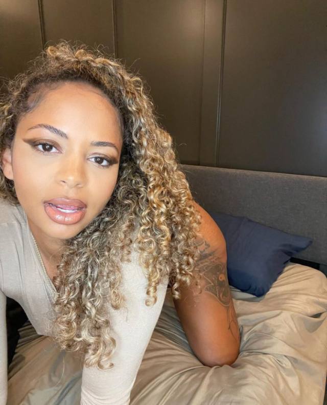 I’m horny and ready to have fun 💕🍑 I offer full service no restrictions. My services includes condom♉️and without condoms😉