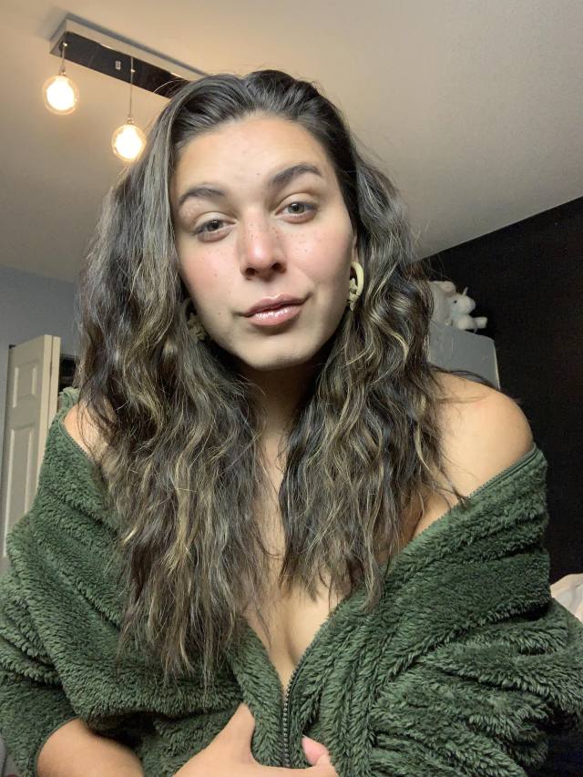 HEY GUYS ITS ME Victoria HERE FOR FUCK🤩🍆,I DO FACETIME FUN AND SEXTING VIDEO AT BEST RATE💯❤