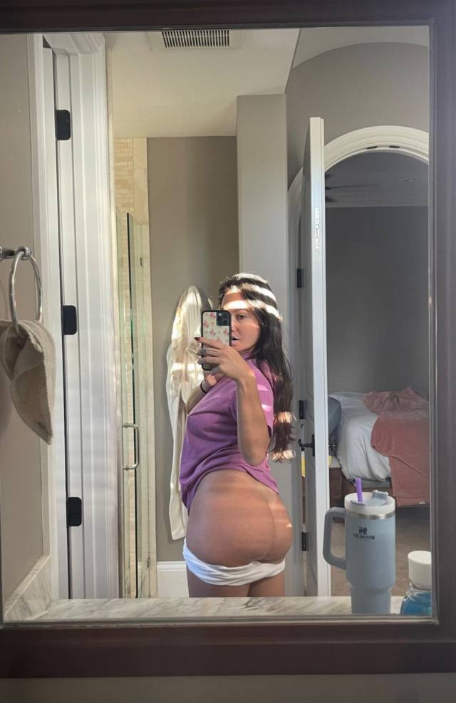 Hi I’m Tracy💕contact me +1 (337) 292-3980. Also available for FaceTime session and I sell videos also