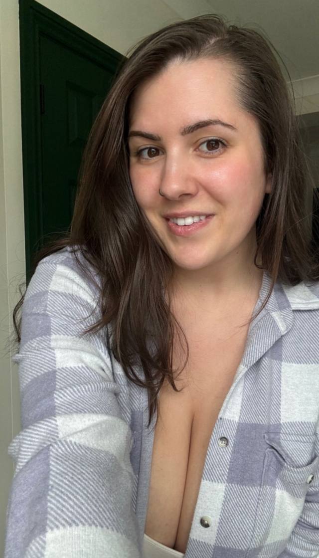 IM OLD FASHIONED LADY WITH BIG LOVING HEART READY TO MINGLE AND MEET UP IN PERSON