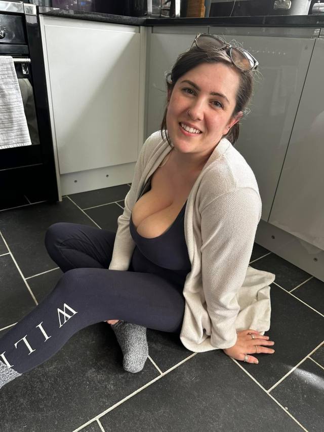 IM OLD FASHIONED LADY WITH BIG LOVING HEART READY TO MINGLE AND MEET UP IN PERSON