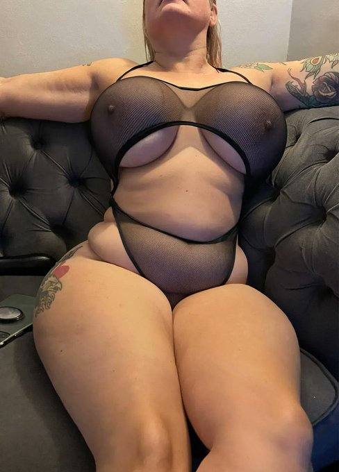 Hi I'm Emily Aiden  Come and unwind with my unrushed full body very sensual AM A LICENSED PROFESSIONAL MASSAGE THERAPIST
