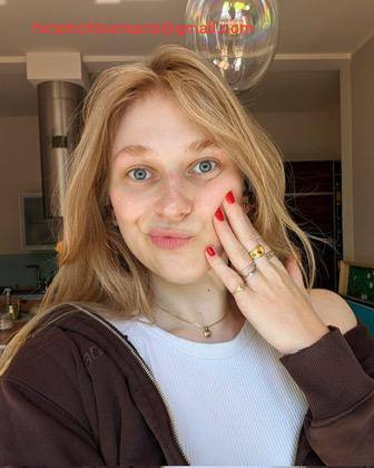 Book a session with Chloemarie