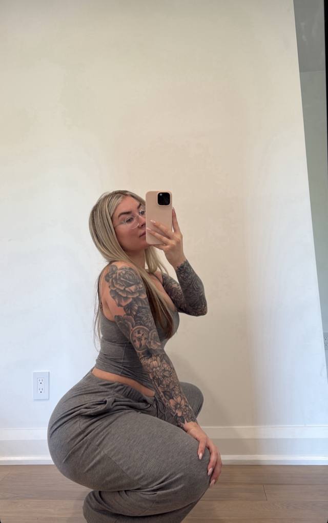 I’m available for body massage and sex services hmu: 4044108652 or snap: desamiya01