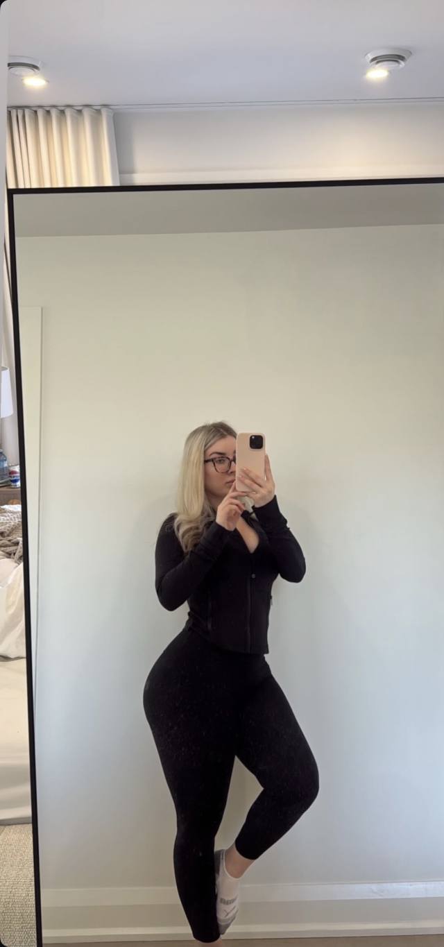 I’m available for body massage and sex services hmu: 4044108652 or snap: desamiya01