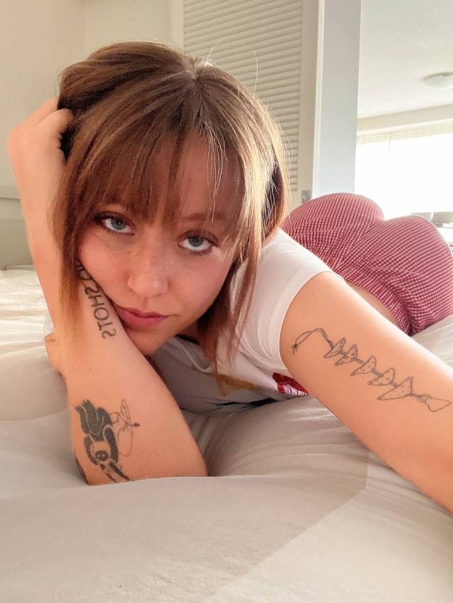 I’m redhead escort available for hook up&party💦👅