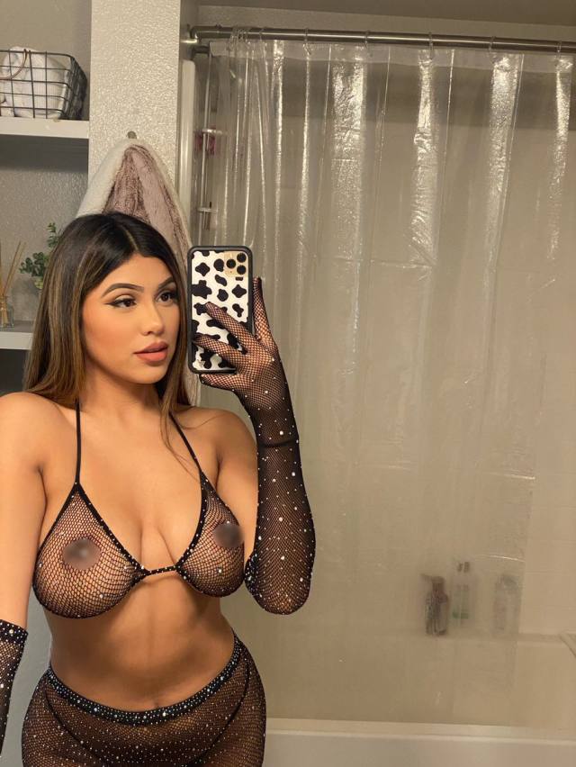 I’m available for hook up both incall or outcall service