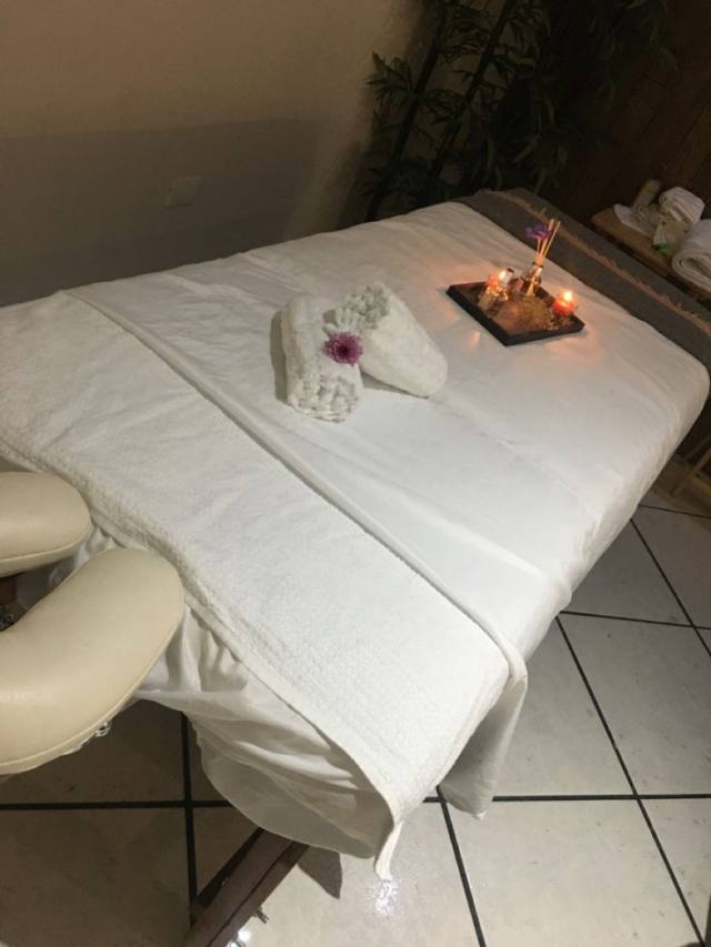 I'm a professional massage therapist, I help in reducing pain, muscle soreness and muscle tension, for an heavenly relaxation