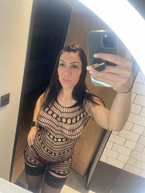 I’m down for fun 🤩 😍👅😈