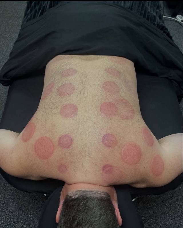 COME UNWIND AND TREAT YOURSELF TO A REFRESHING FULL-BODY MASSAGE THAT HELPS YOU RELAX REACHARG AND FEEL YOUR BEST. I'M THE NE