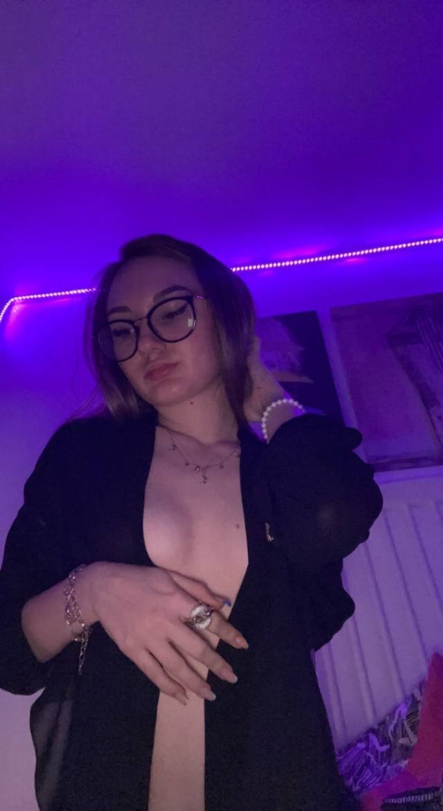 FACETIME FUN,NASTY VIDEOS FOR SELL ALL THREE HOLES AVAILABLE..... I DO ANAL ALSO ....... MOST IMPORTANT I AM GOOD AT MAKING A