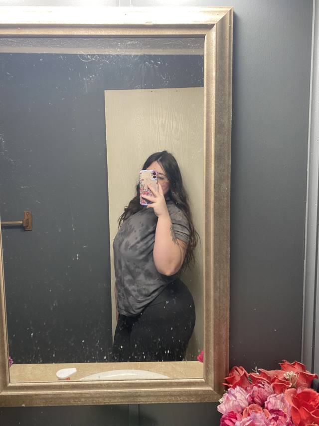 Hi 👋 it’s Thickass Aubrey and I am looking to sit on anyone’s face tonight 💦🍑
