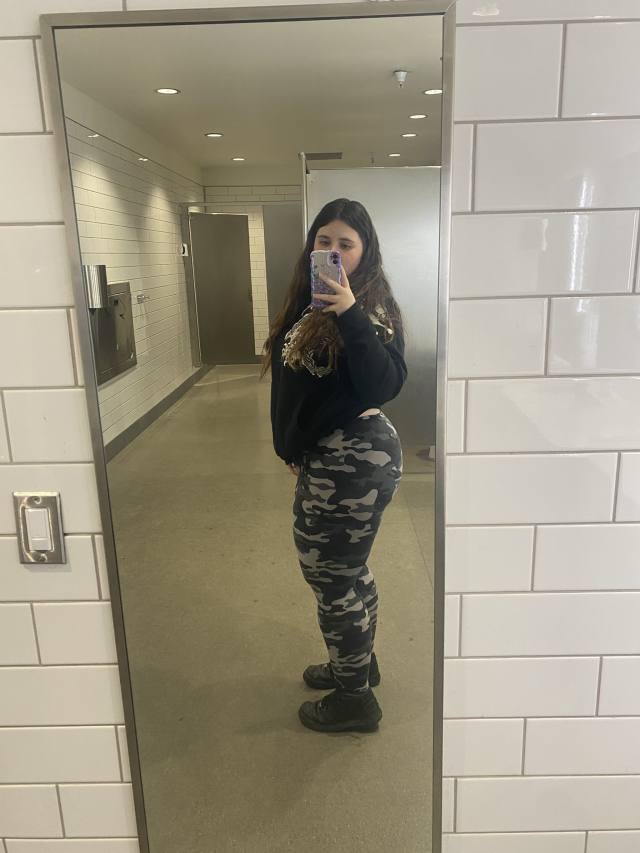 Hi 👋 it’s Thickass Aubrey and I am looking to sit on anyone’s face tonight 💦🍑