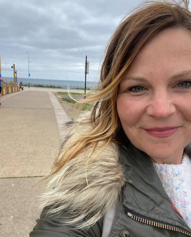 I’M MARRIED WITH TWO KIDS LOOKING FOR FRIENDS WITH BENEFITS