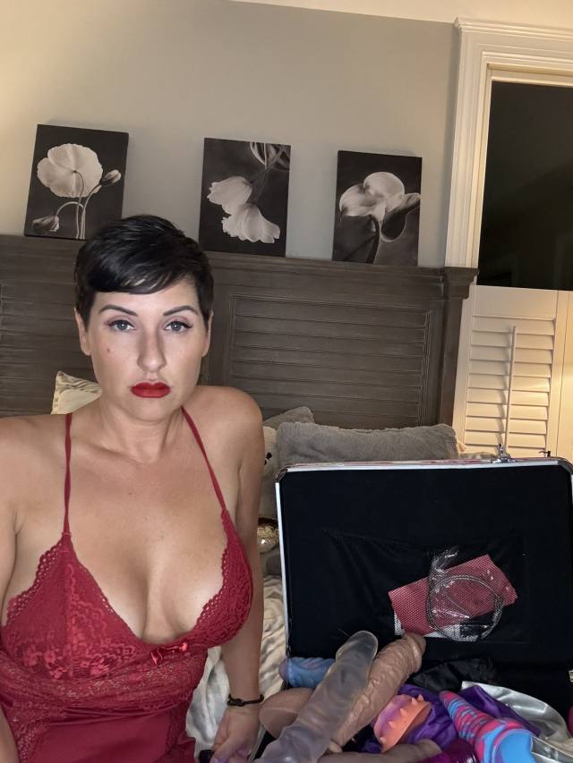 I’M A SPECIALIST & LICENSED MASSAGE THERAPIST CATERING TO MEN WHO NEED A RELAXING PROFESSIONAL MASSAGE