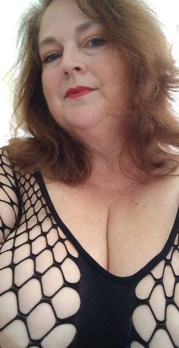 Hello I'm 50 vears old Lady a licensed nuru body massage therapist and available for some good service and I guarantee vou'll