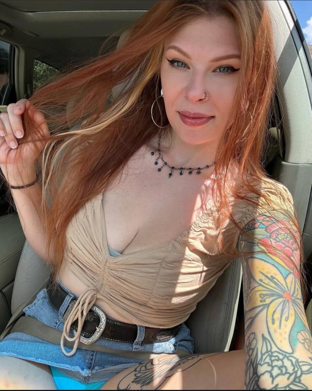 I'am 32 years Very Hot & Sexy Girl, Clean & have a sweet  Pussy & seriously I need someone for Fun With My Clean tits pussy.