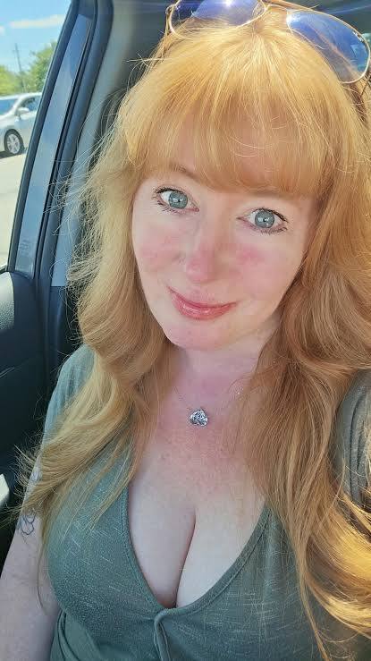 Welcome! I am  Charlotte ❤️, a licensed massage therapist, specializing in a range of massage services, from full-body massag