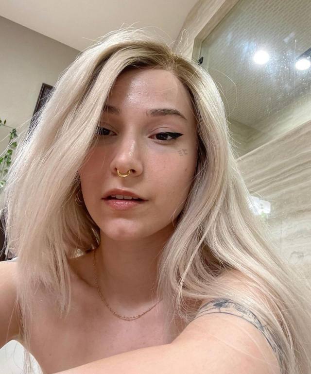 I’m available 💦🍆🍑🌷