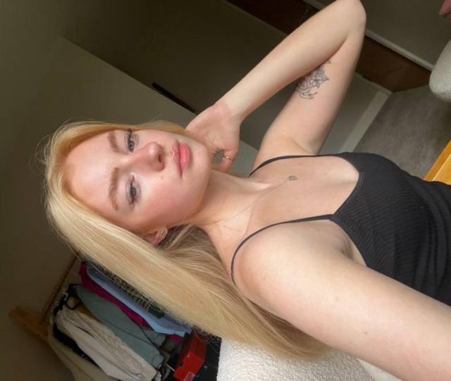 Hit me up if you’re looking for something hot 🥵 and wet as fuck 💦