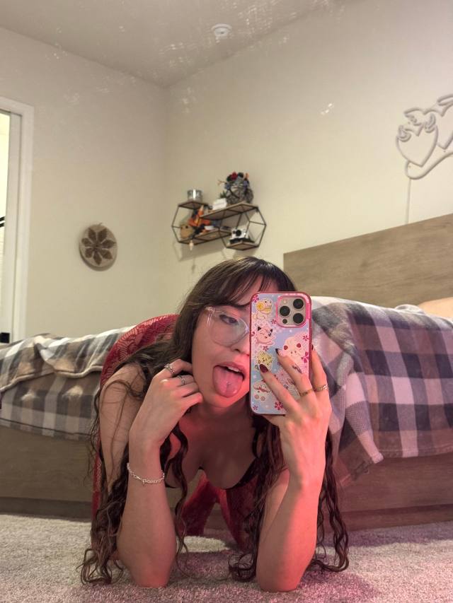 Hi 👋 I am down to fuck and creampie 💦🍑🍆. Send a dm Via TELEGRAM