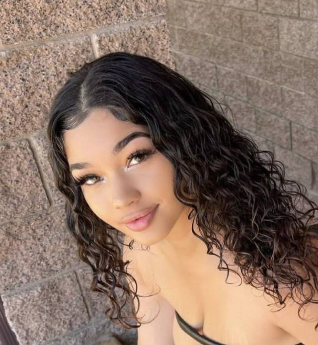 Escort available for hookup hmu 🤙