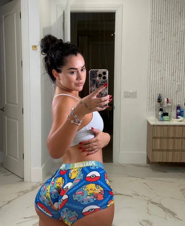 PAYMENT IN PERSON I'm available right now Young HottSexy Babe hit me up