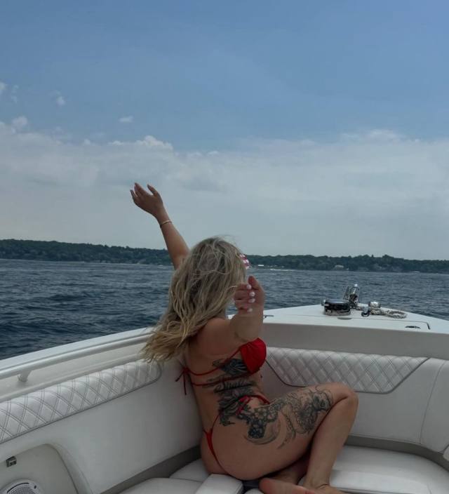 I’M A SPECIALIST & A LICENSED MASSAGE THERAPIST AVAILABLE FOR FUN FILL EROTIC MASSAGE. Text 5855766974