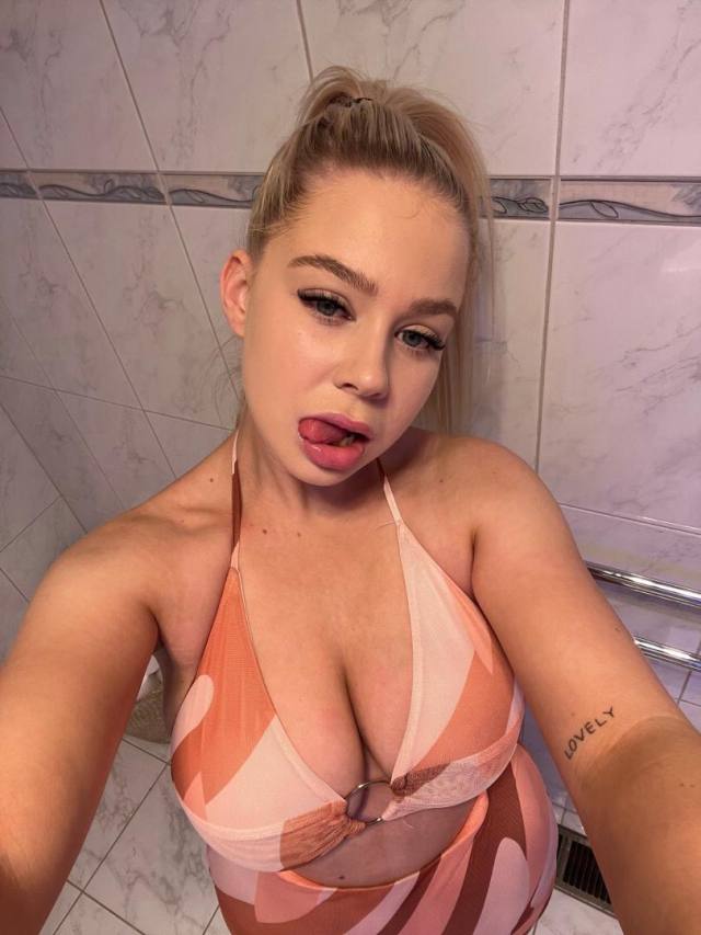 USA 🇺🇸 ESCORT AVAILABLE AND PARTY FAVORS