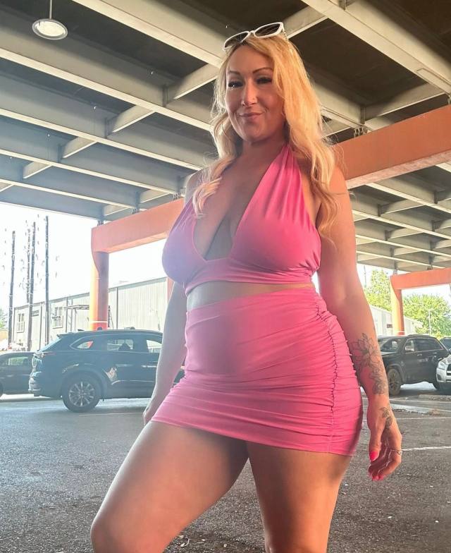 A LICENSED MASSAGE THERAPIST AND WELLNESS SPECIALIST OFFERING LUXURIOUS, NURU-INSPIRED MASSAGE FOR MEN AND WOMEN IN A CALM, P