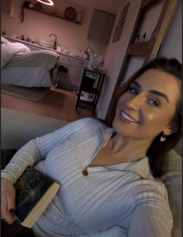 THIS IS MARY, A LICENSED MASSAGE THERAPIST