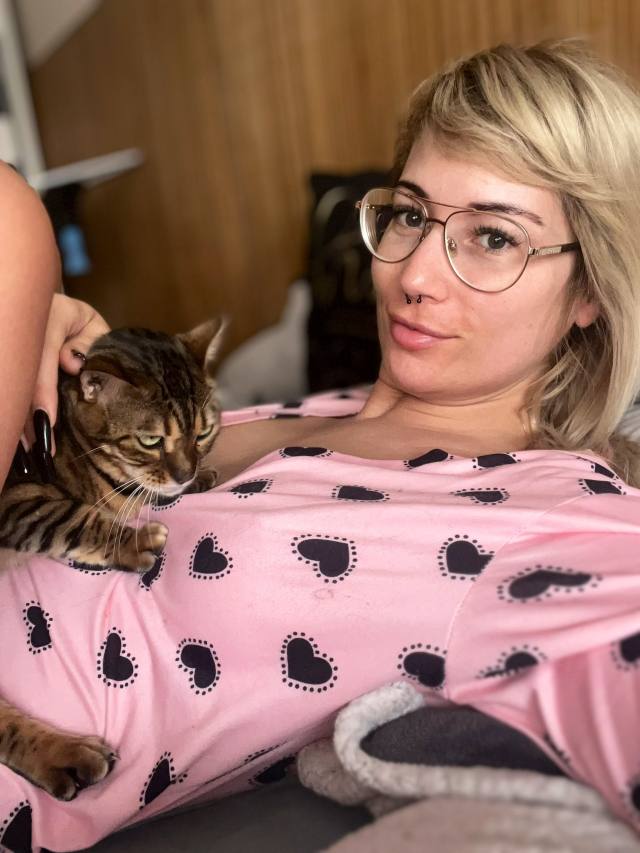 NO PAYMENT  INVOLVED- I'm a SEXY SINGLE MOM AVAILABLE FOR MEET AND F##K AS LONG AS YOU KNOW HOW TO USE